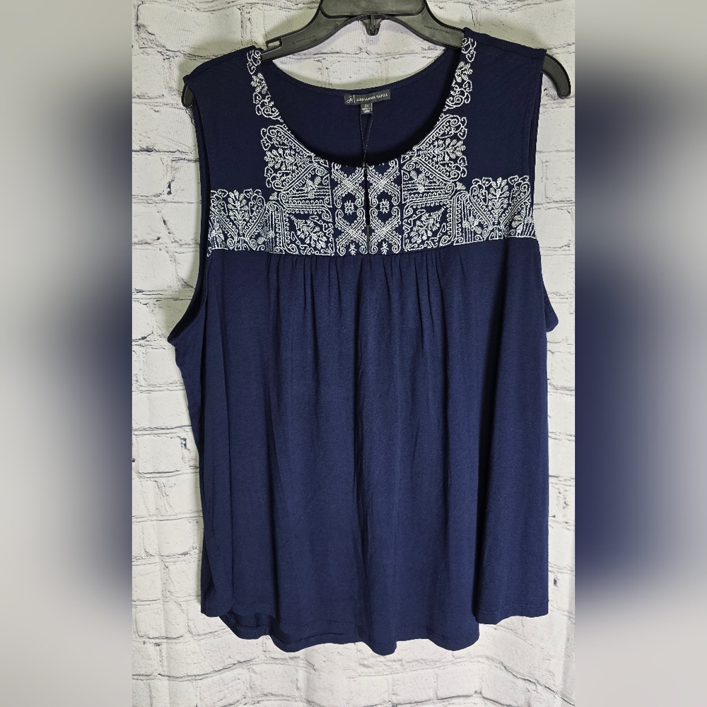 Adrianna Papell‎ Navy Sleeveless Tank with White Embroidery Size 2X